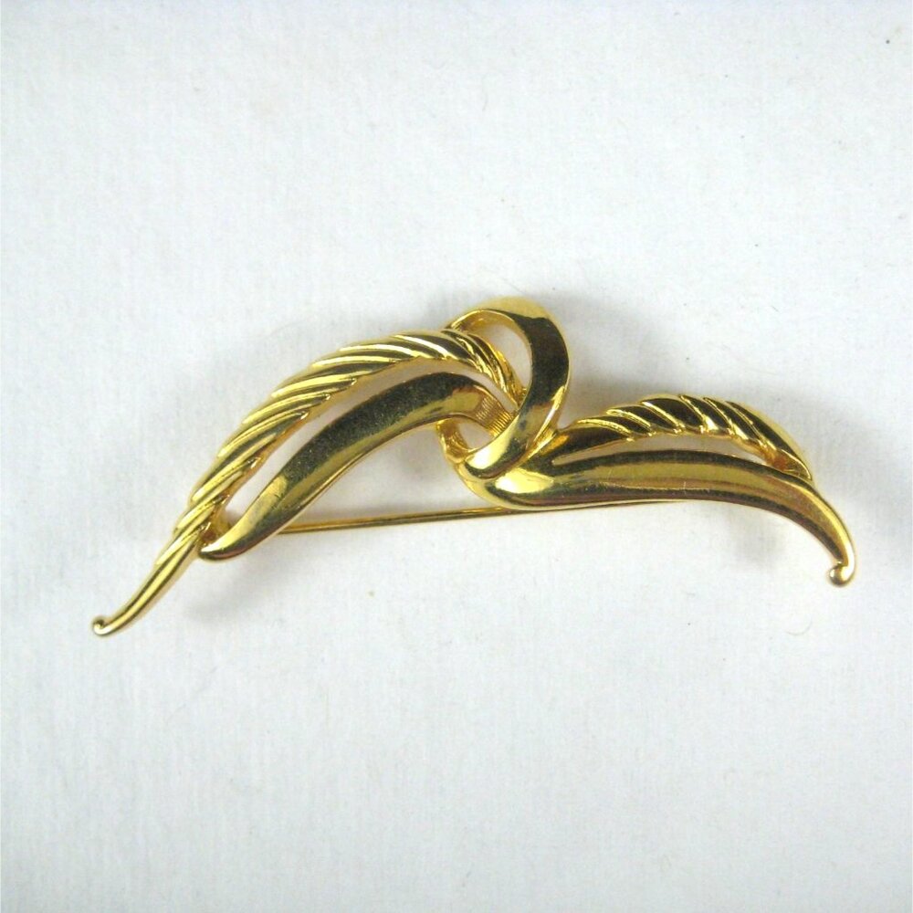 Daria Vintage Goldtone Leaf Brooch Pin Bow